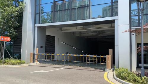 กรณี บริษัท ล่าสุดเกี่ยวกับ DZE4 Barrier Gate for Industrial Park Underground Parking Entrance