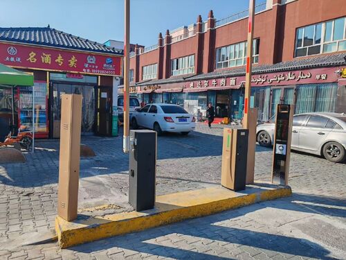 กรณี บริษัท ล่าสุดเกี่ยวกับ E40Pro Barrier Gate for Street-side Commercial Parking Lot