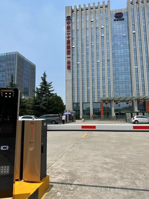 กรณี บริษัท ล่าสุดเกี่ยวกับ E40Pro Barrier Gate | Headquarters Entrance of Construction Enterprise