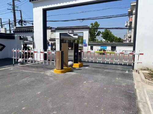 กรณี บริษัท ล่าสุดเกี่ยวกับ E40Pro Barrier Gate | Chinese-style Community Entrance