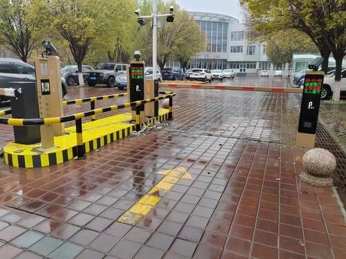 กรณี บริษัท ล่าสุดเกี่ยวกับ E40Pro Barrier Gate | Enterprise Park in Rainy Region